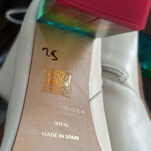 KURT GEIGER LONDON
RAINBOW STRUT WHITE LEATHER BOOTS - Picture 13 of 15